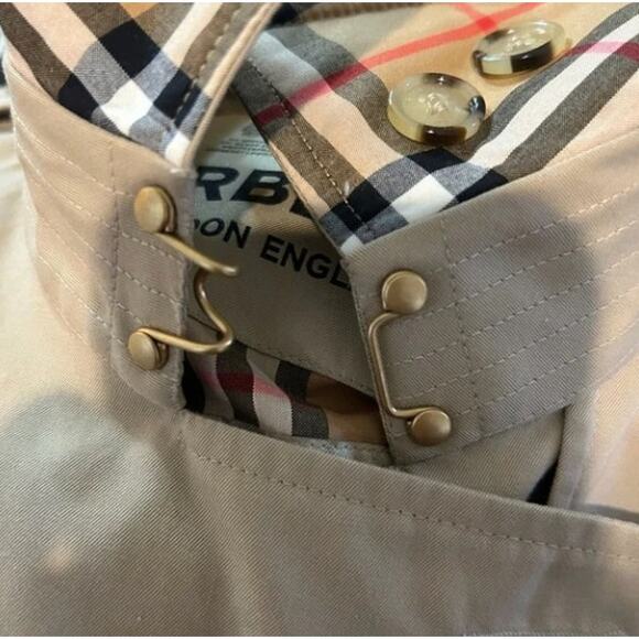 Women's Burberry, England Chelsea trench coat size 8 made in England. NWT. - Picture 10 of 16